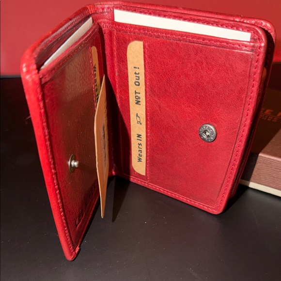 Lee River Red Genuine Leather Ladies Wallet - Picture 2 of 6
